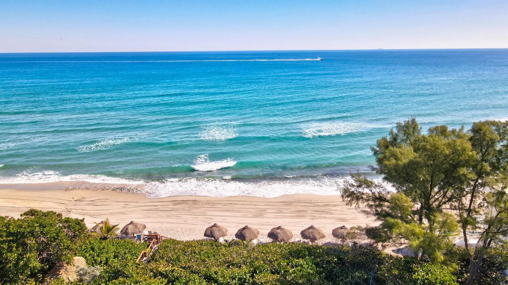 Image 24 of property listing at 3912 S Ocean Boulevard 108, Highland Beach, FL 33487