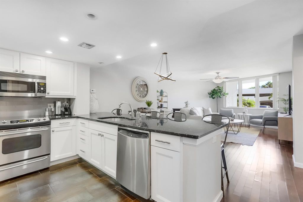 Image 6 of property listing at 3912 S Ocean Boulevard 108, Highland Beach, FL 33487