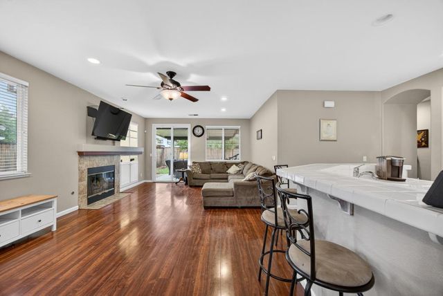 8328 Cantwell Dr, Elk Grove, CA 95624