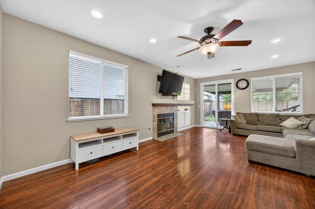 8328 Cantwell Dr, Elk Grove, CA 95624