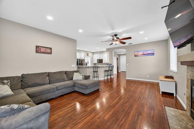 8328 Cantwell Dr, Elk Grove, CA 95624