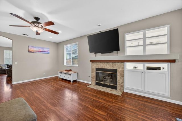 8328 Cantwell Dr, Elk Grove, CA 95624