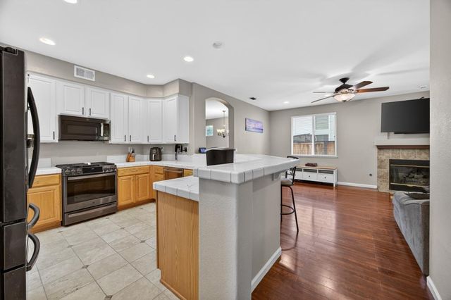 8328 Cantwell Dr, Elk Grove, CA 95624