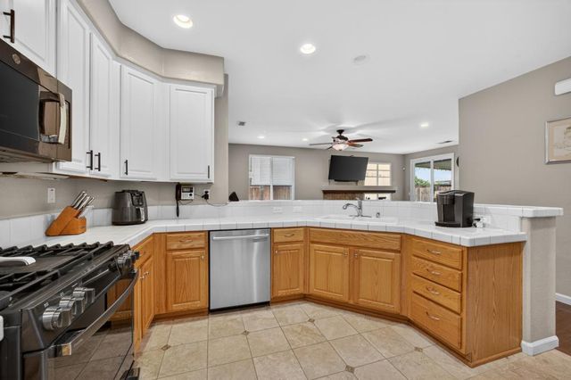 8328 Cantwell Dr, Elk Grove, CA 95624