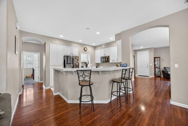 8328 Cantwell Dr, Elk Grove, CA 95624