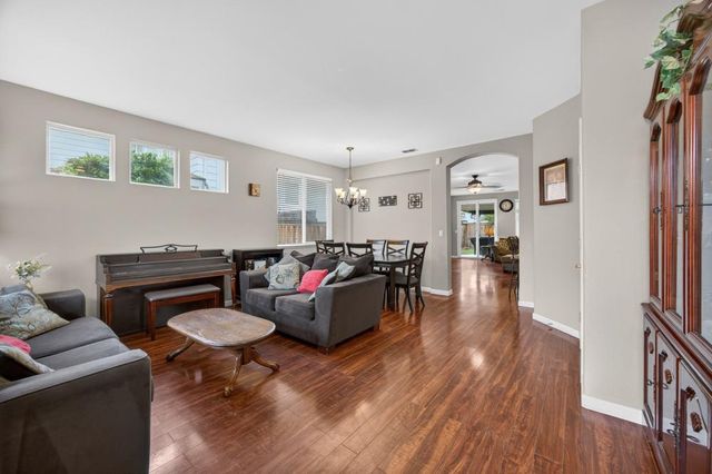 8328 Cantwell Dr, Elk Grove, CA 95624