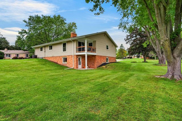 8153 W Holly ROAD, Mequon, WI 53097