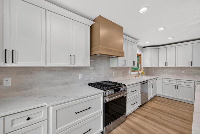 8153 W Holly ROAD, Mequon, WI 53097