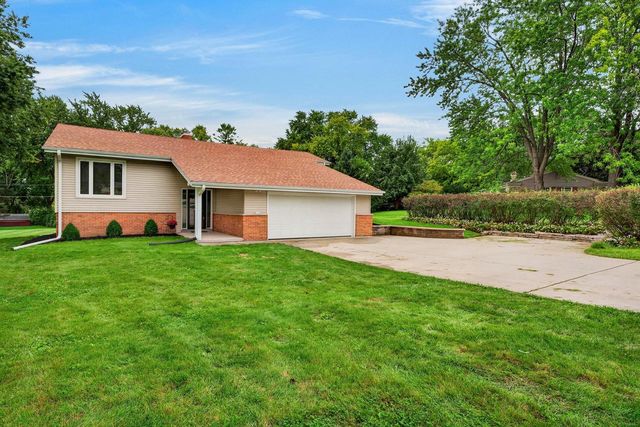 8153 W Holly ROAD, Mequon, WI 53097