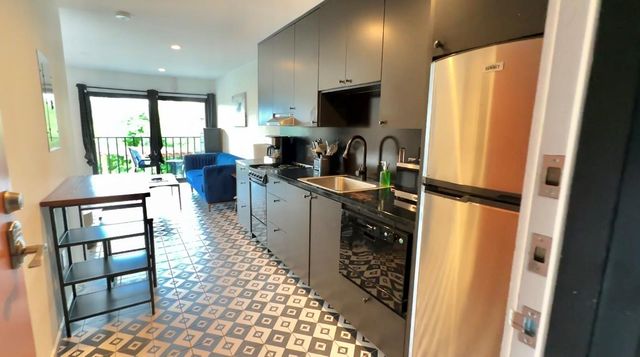 201 Academy Dr DR 204, Austin, TX 78704