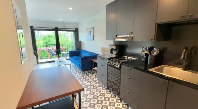 201 Academy Dr DR 204, Austin, TX 78704