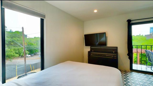 201 Academy Dr DR 204, Austin, TX 78704