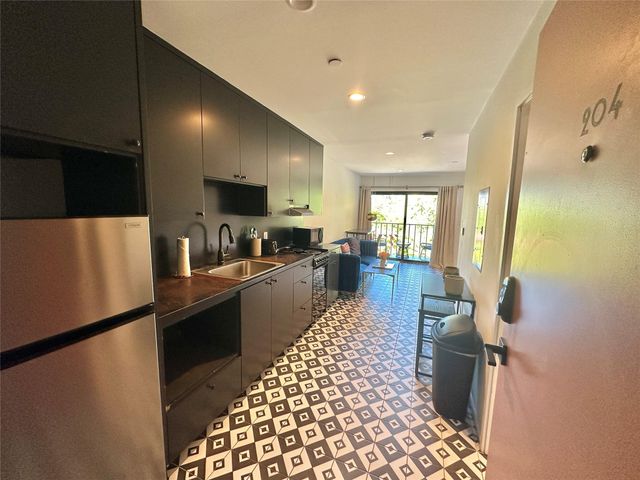 201 Academy Dr DR 204, Austin, TX 78704