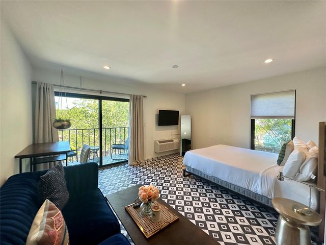 201 Academy Dr DR 204, Austin, TX 78704