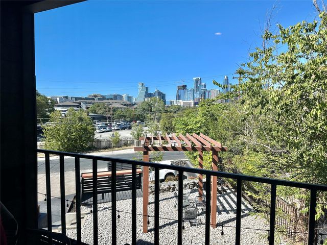 201 Academy Dr DR 204, Austin, TX 78704
