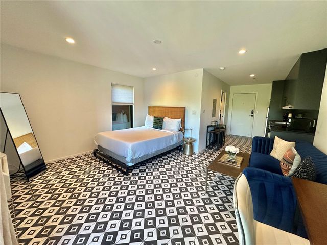 201 Academy Dr DR 204, Austin, TX 78704