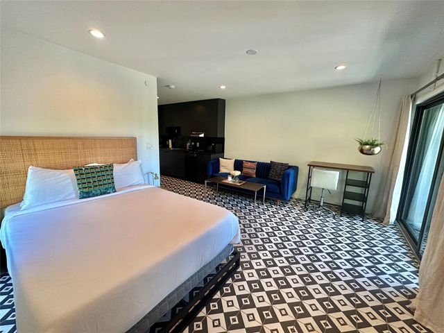 201 Academy Dr DR 204, Austin, TX 78704