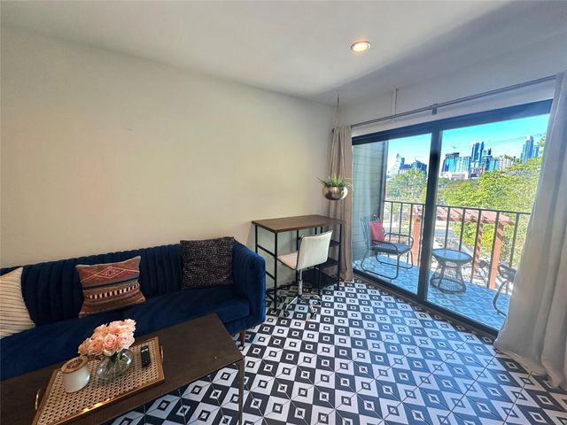 201 Academy Dr DR 204, Austin, TX 78704