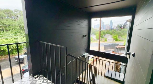 201 Academy Dr DR 204, Austin, TX 78704