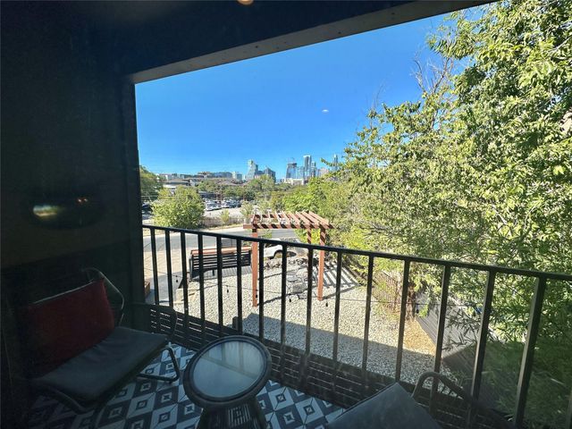201 Academy Dr DR 204, Austin, TX 78704