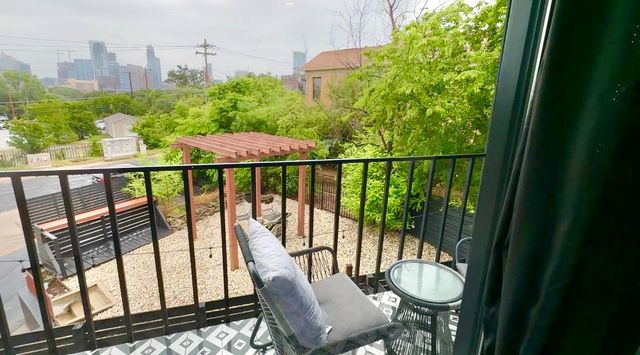 201 Academy Dr DR 204, Austin, TX 78704