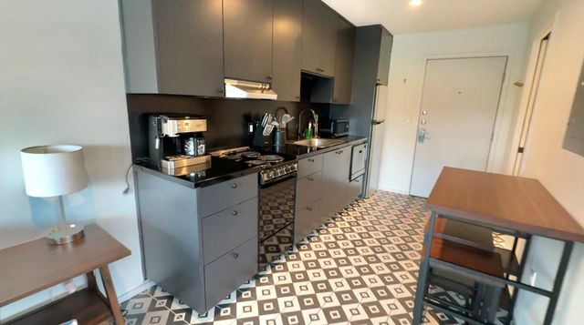 201 Academy Dr DR 204, Austin, TX 78704