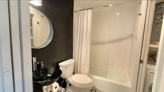 201 Academy Dr DR 204, Austin, TX 78704