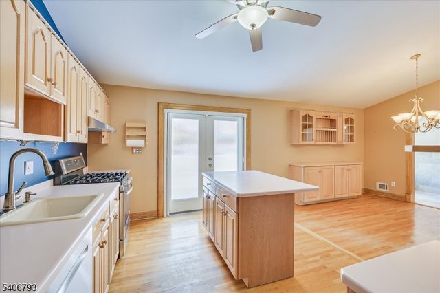 16 Peake Rd, Edison Twp., NJ 08837