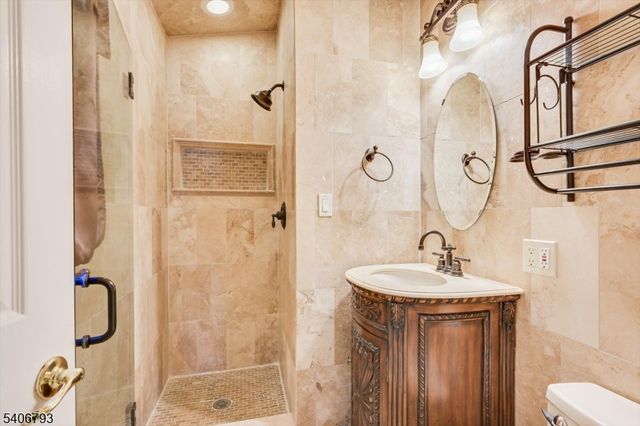 16 Peake Rd, Edison Twp., NJ 08837