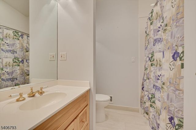 16 Peake Rd, Edison Twp., NJ 08837