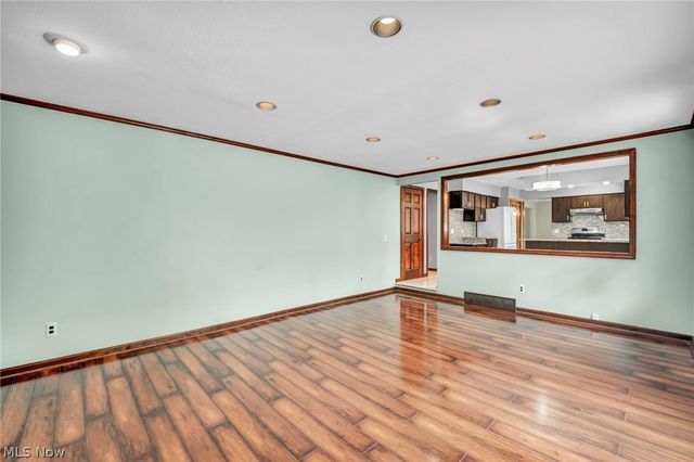37472 Hunters Ridge Road, Solon, OH 44139
