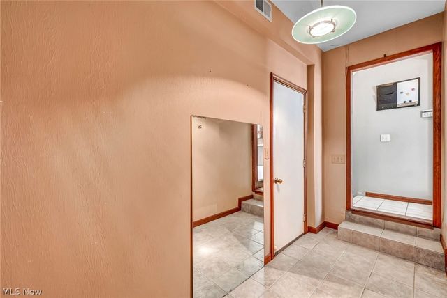 37472 Hunters Ridge Road, Solon, OH 44139