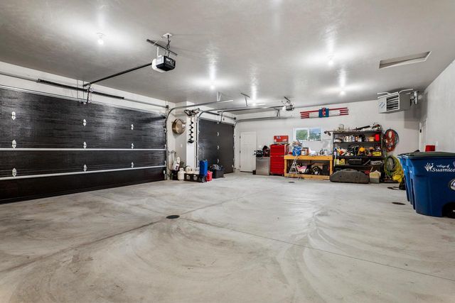 1429 Harbor Lights ROAD, Suamico, WI 54173