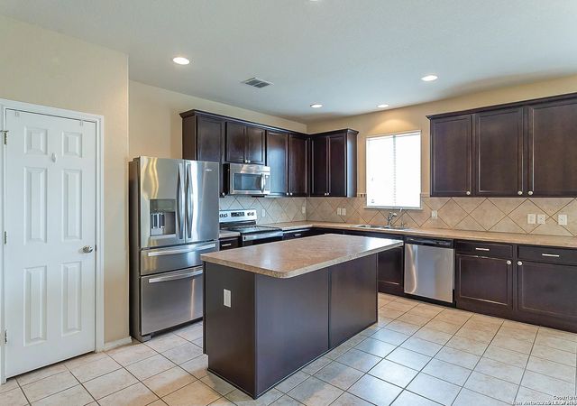 7535 DERBY VIS, Selma, TX 78154