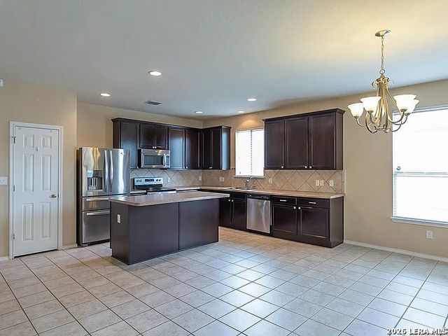 7535 DERBY VIS, Selma, TX 78154