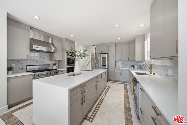 12626 Promontory Road, Los Angeles, CA 90049