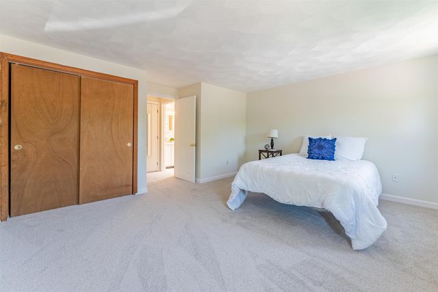 111 Stonegate Lane, Derry, NH 03038