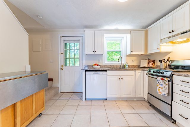 111 Stonegate Lane, Derry, NH 03038