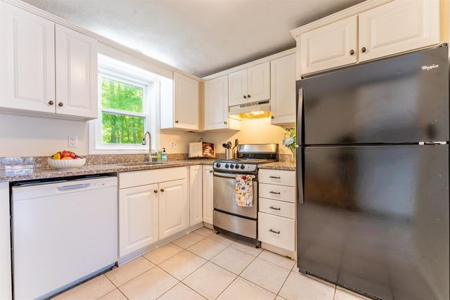 111 Stonegate Lane, Derry, NH 03038