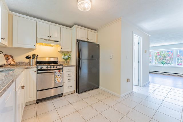 111 Stonegate Lane, Derry, NH 03038