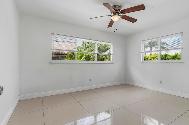 2910 NE 40th Court, Lighthouse Point, FL 33064