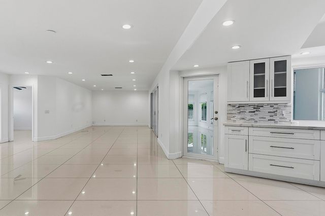 2910 NE 40th Court, Lighthouse Point, FL 33064