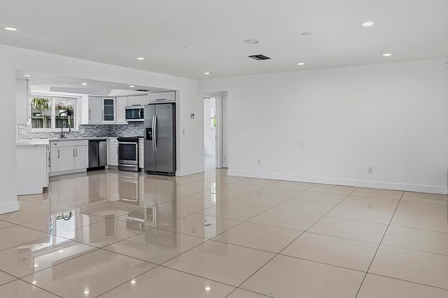 2910 NE 40th Court, Lighthouse Point, FL 33064