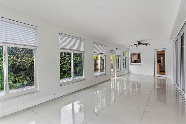 2910 NE 40th Court, Lighthouse Point, FL 33064