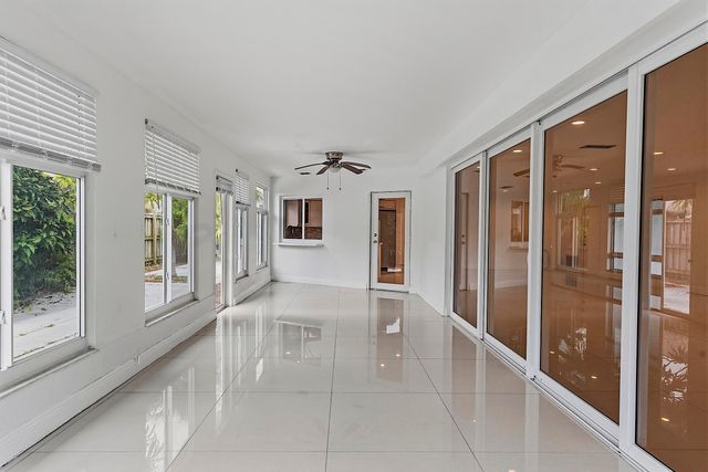 2910 NE 40th Court, Lighthouse Point, FL 33064