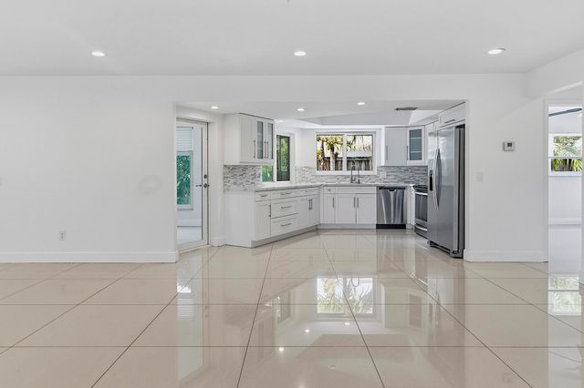 2910 NE 40th Court, Lighthouse Point, FL 33064