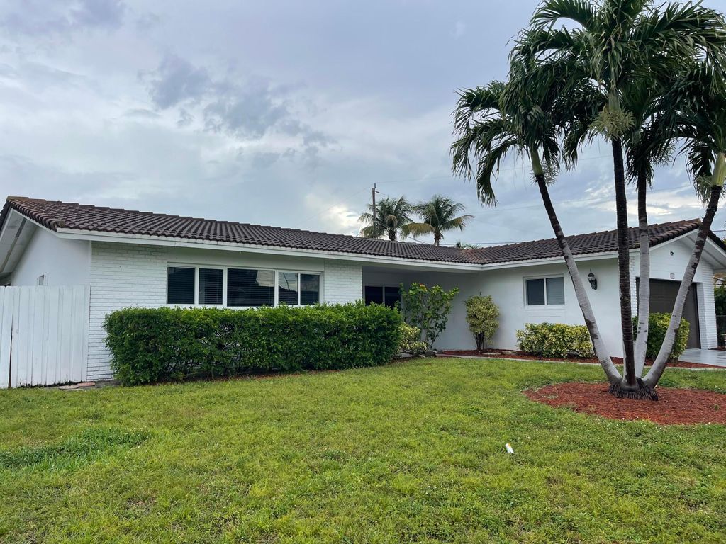 2910 NE 40th Court, Lighthouse Point, FL 33064