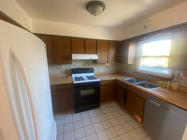 3553 N Neenah Avenue 201, Chicago, IL 60634