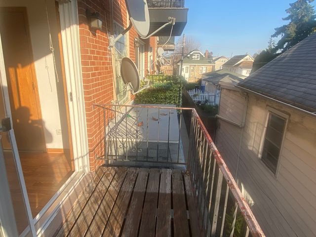 3553 N Neenah Avenue 201, Chicago, IL 60634