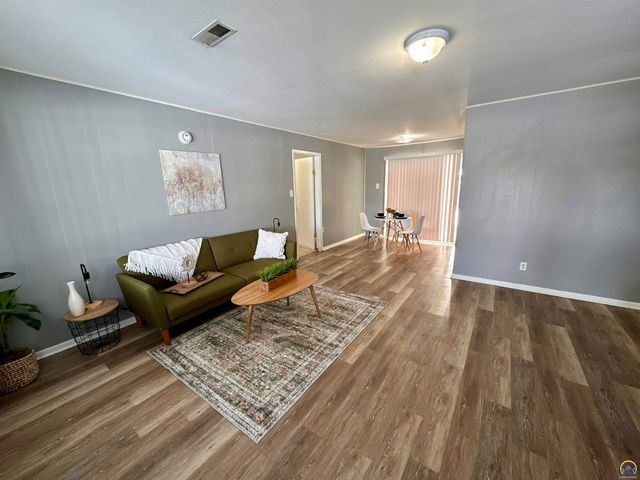 1331 SW Croix ST, Topeka, KS 66611